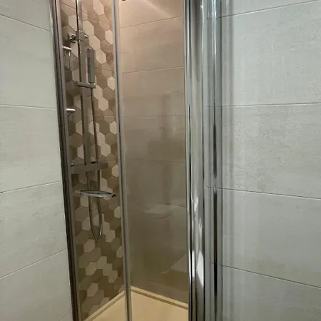 Piso Tranquilo Y Centrico En Apartamento *
